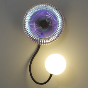 Гибкий настенный светильник с плафоном шар «Buny»